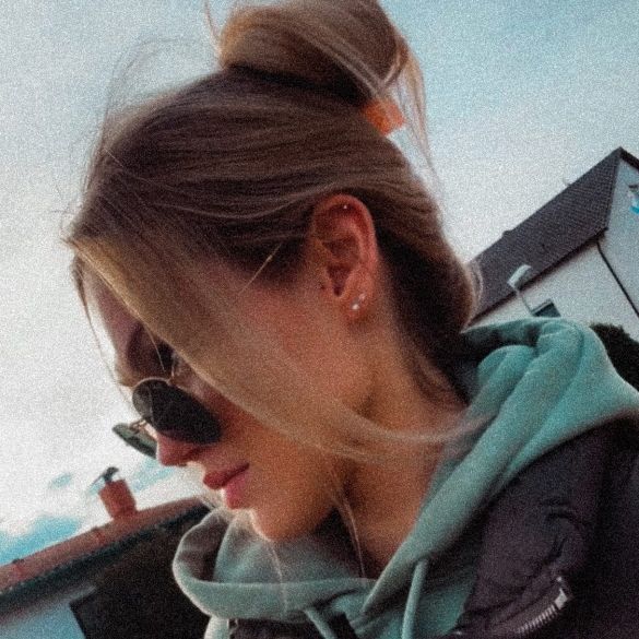 lara_1000_'s  profile picture