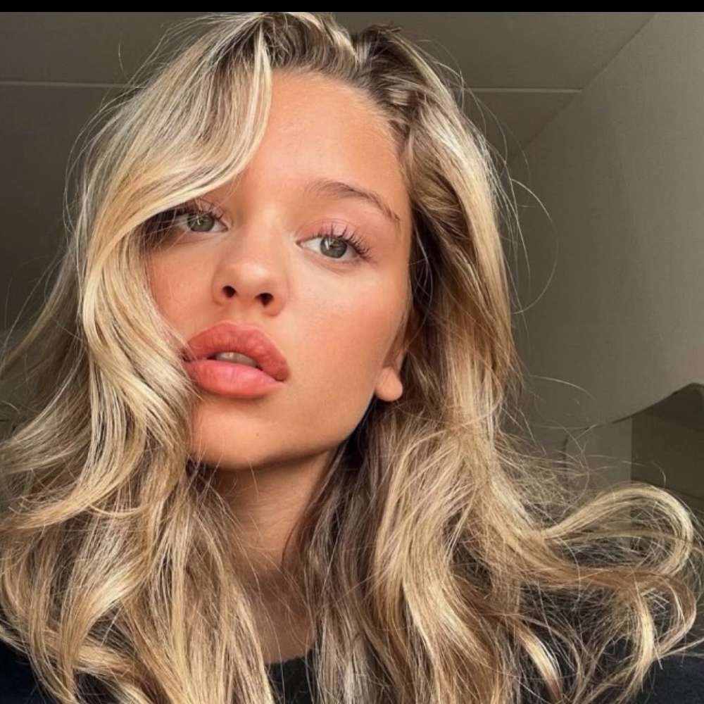 cassandra_mayer's  profile picture