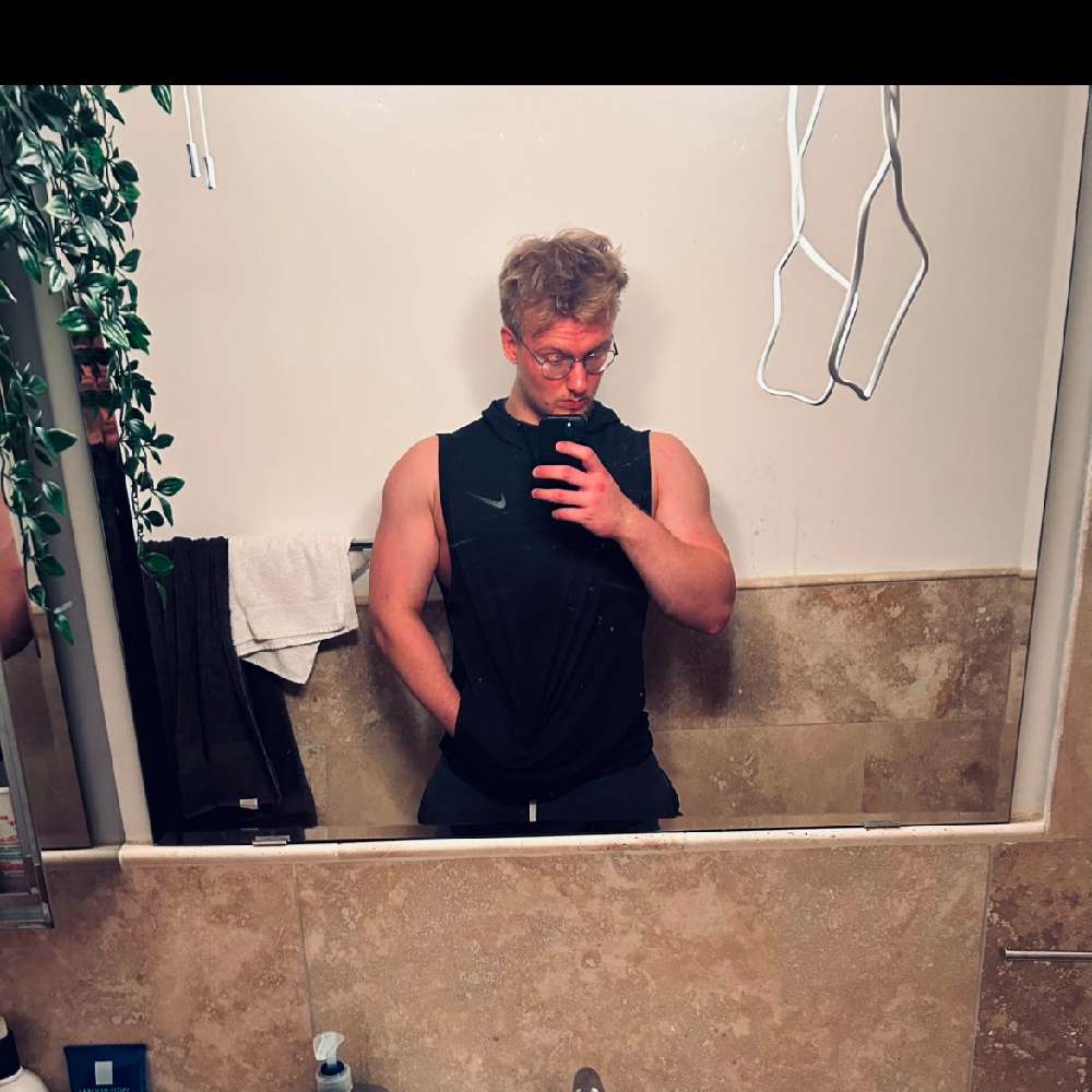 azyla99's  profile picture