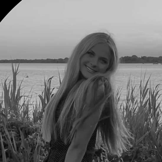 EmmBusyBee's  profile picture