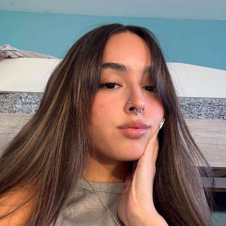 larisax8x's  profile picture