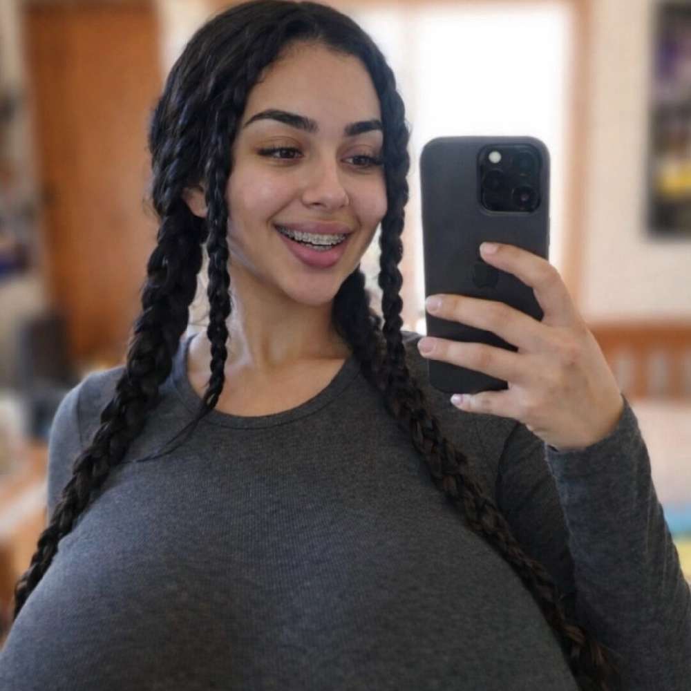 Theyluvlv's  profile picture