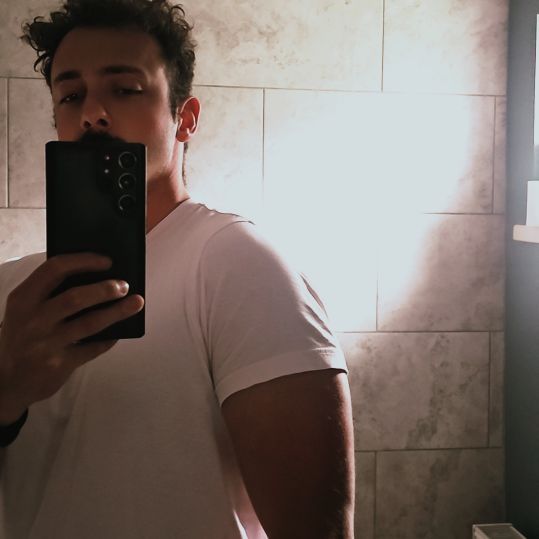 howaboutthisq's  profile picture