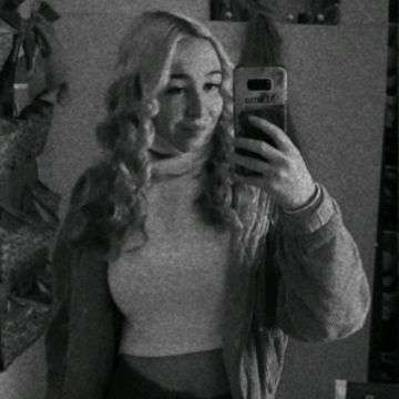 E_girl_Lauri's  profile picture