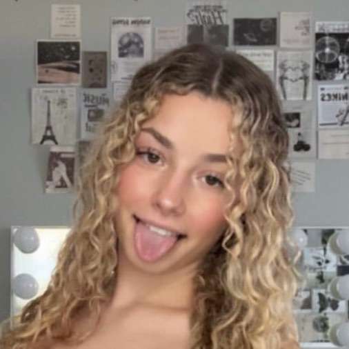 Kira_p_bi's  profile picture