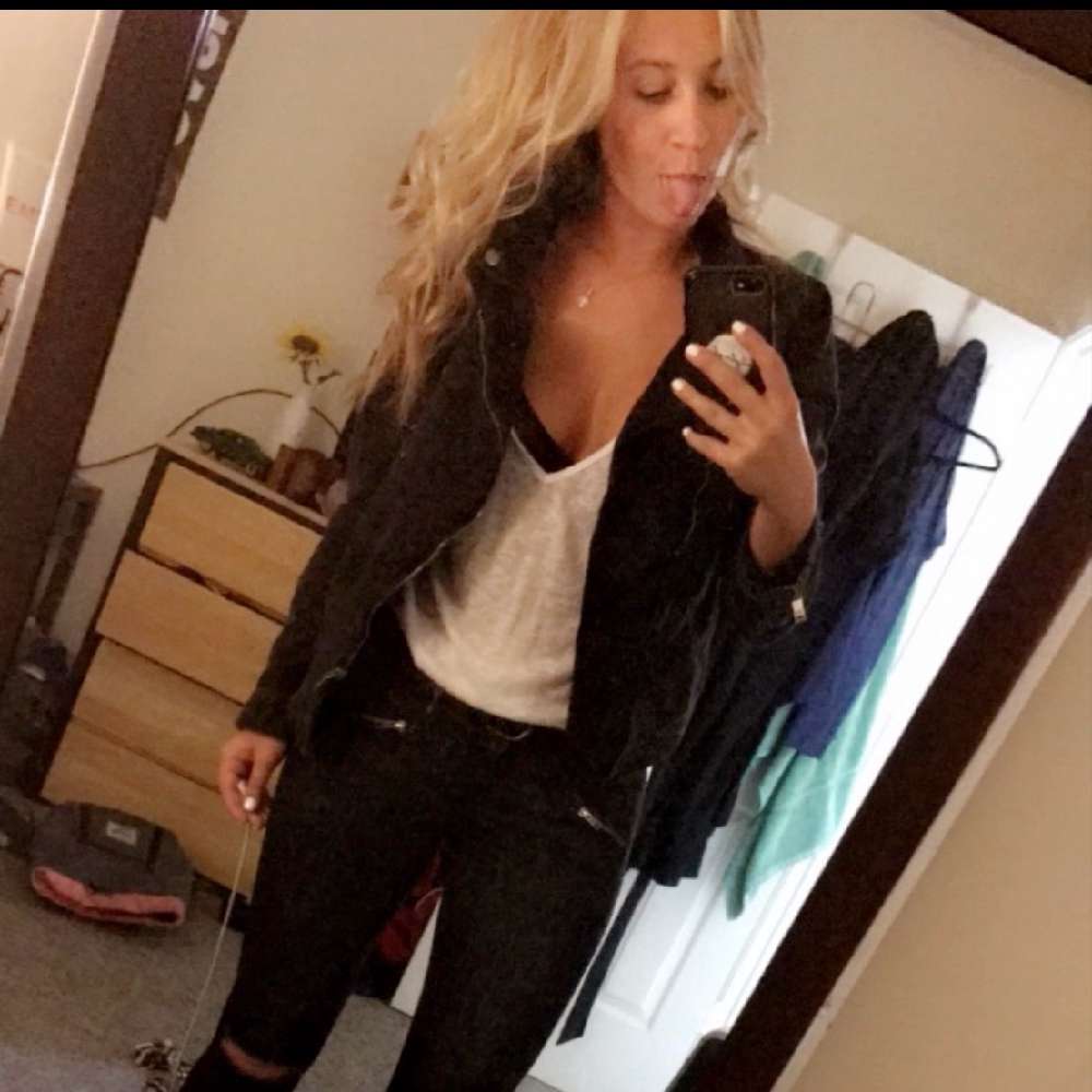 EmilyLaurent4's profile picture