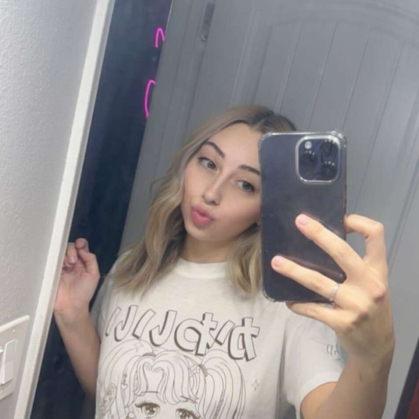 IvyDarling2's profile photo