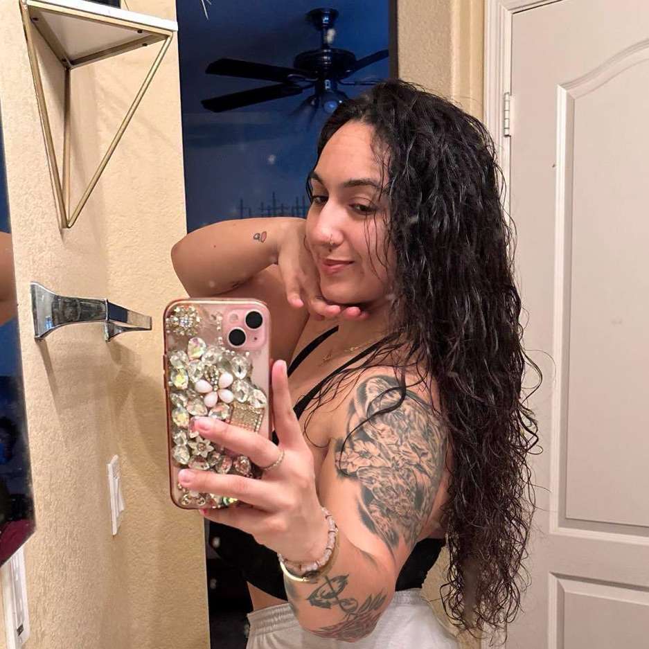 dyfujhgtgjij's profile photo