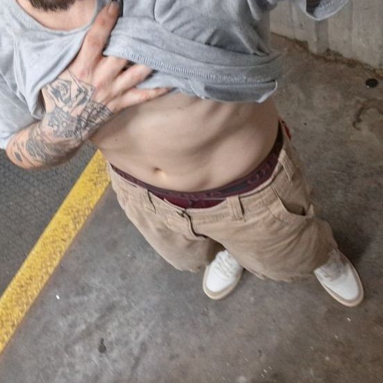 alec0323's  profile picture