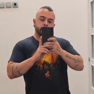 ey1986's  profile picture