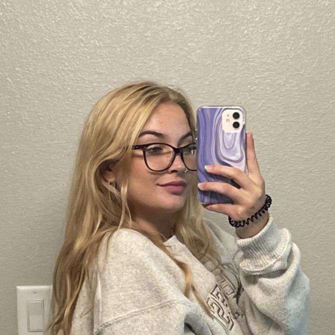 luciesmiiles's  profile picture