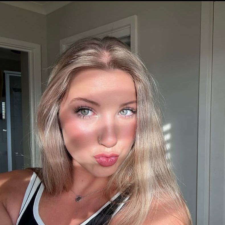 Hollylovesuxo's  profile picture