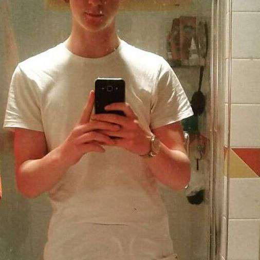 17m_boredd_sendpics's  profile picture