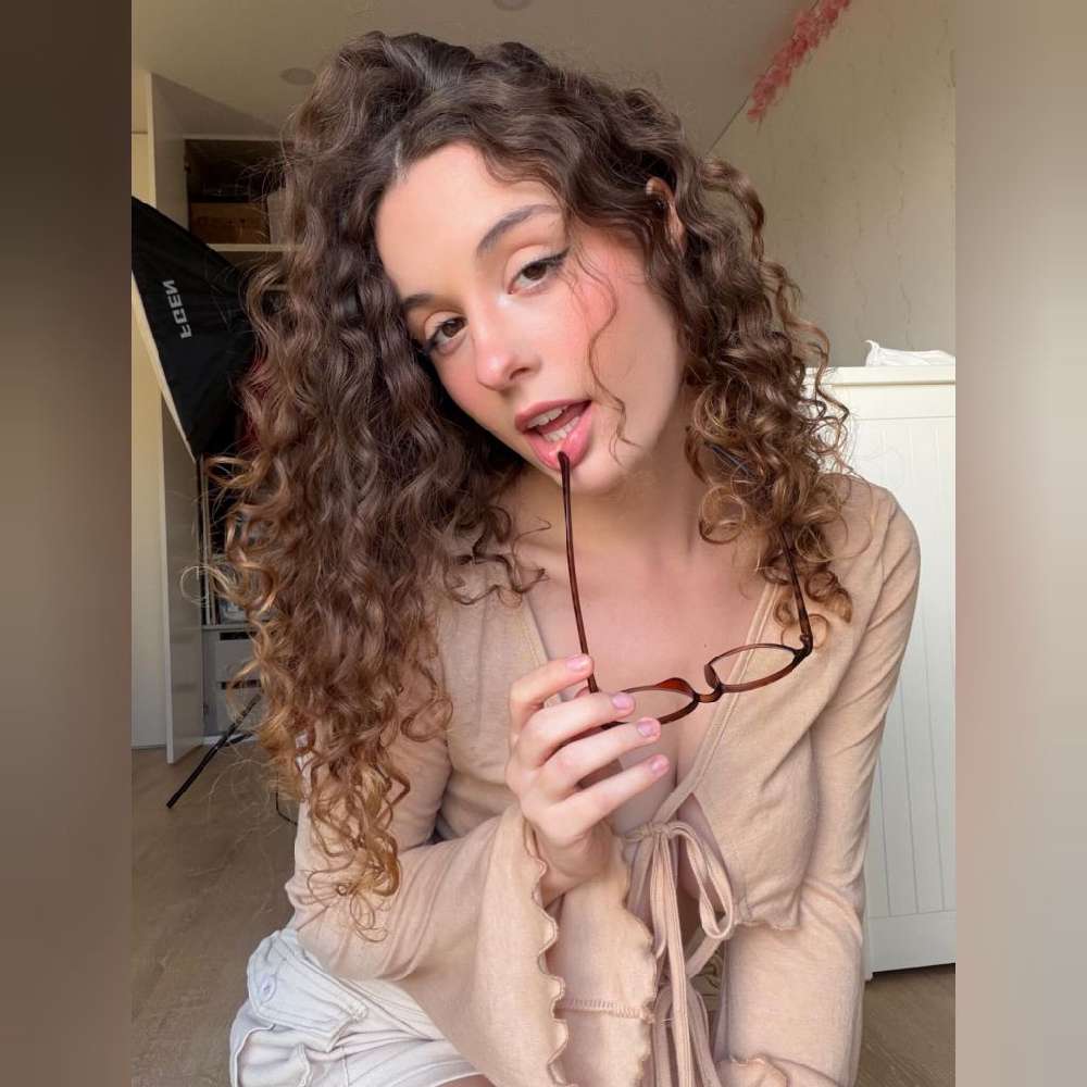 lunava4's  profile picture